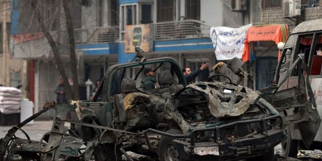 کابل میں تین گاڑیوں کو دھماکوں سے اْڑا دیا گیا خاتون سمیت 5 افراد ہلاک