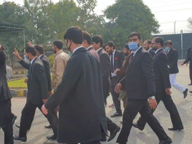 ہائی کورٹ حملہ ،اسلام آباد کے وکلاء نے مصالحت کی کوششیں تیز کر دیں