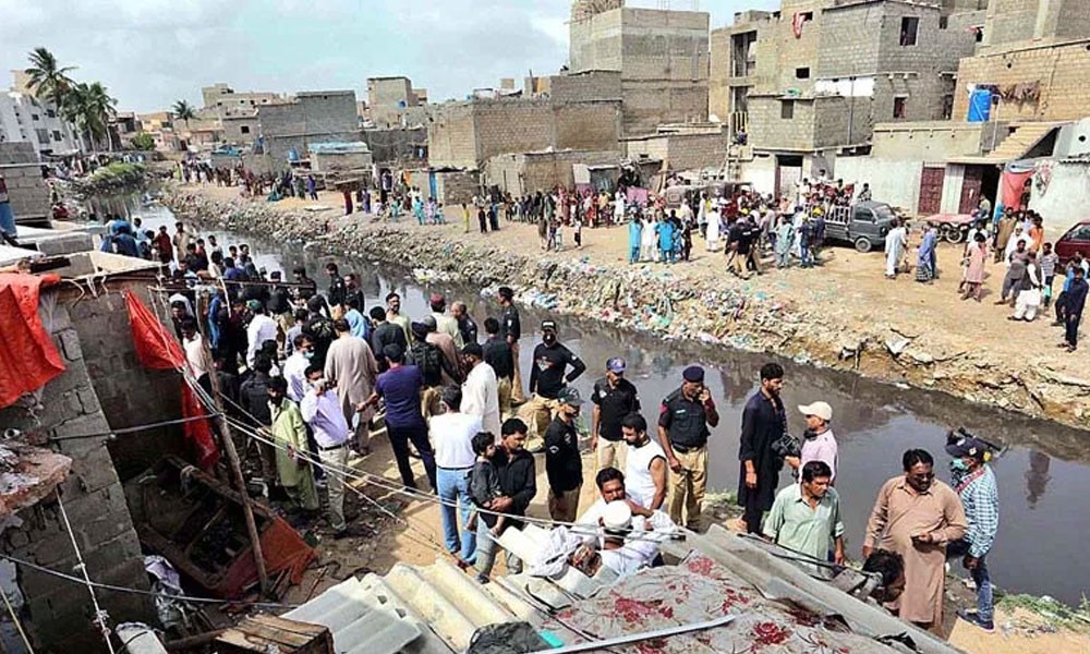 کمشنر کراچی نے نالہ متاثرین کی آباد کاری کیلئے کمرکس لی