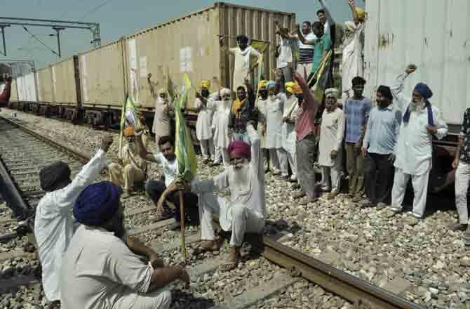 بھارتی کسانوں کا ملک گیر احتجاج ،ٹرینوں کو روک لیا