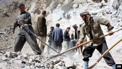 افغانستان میں برفانی تودہ گرنے سے 14افراد ہلاک متعدد زخمی