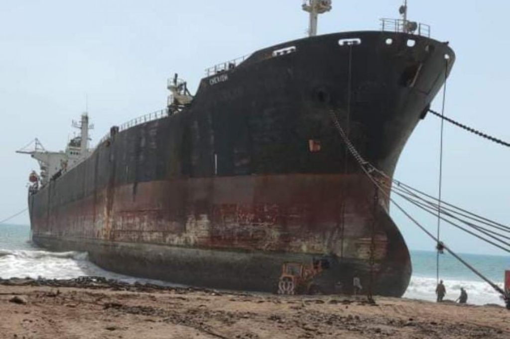 انٹروپول کی تنبیہ کے باوجود نقصان دہ مواد سے بھرا بحری جہاز گڈانی شپ بریکنگ یارڈ پہنچ گیا