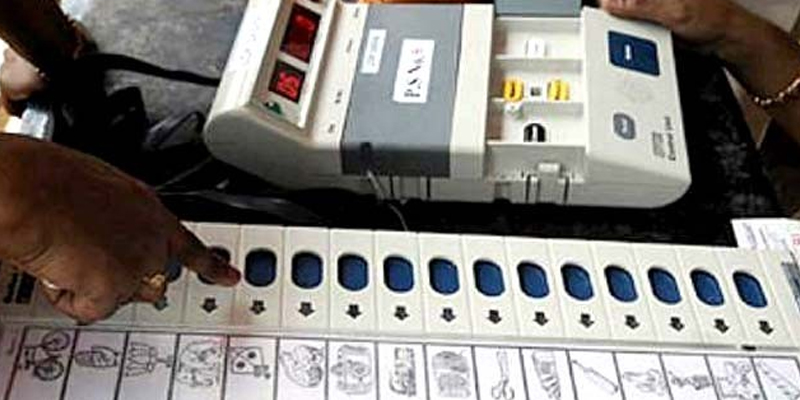 الیکٹرانک ووٹنگ مشین کے معاملے پر الیکشن کمیشن اور حکومت آمنے سامنے