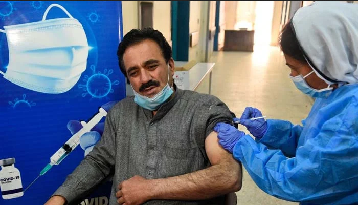 پاکستان میں ایک کروڑ لوگوں کو ویکسین لگانے کا ہدف مکمل