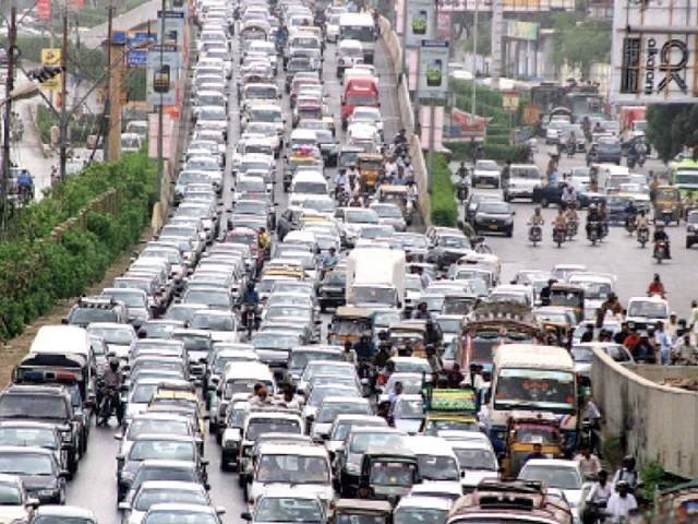 شہرمیں بدترین ٹریفک جام،ہزاروں گاڑیاں پھنس کررہ گئیں