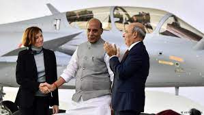 فرانس بھارت کو مزید اپنے لڑاکے طیارے رافیل فراہم کرنے کے لیے تیار