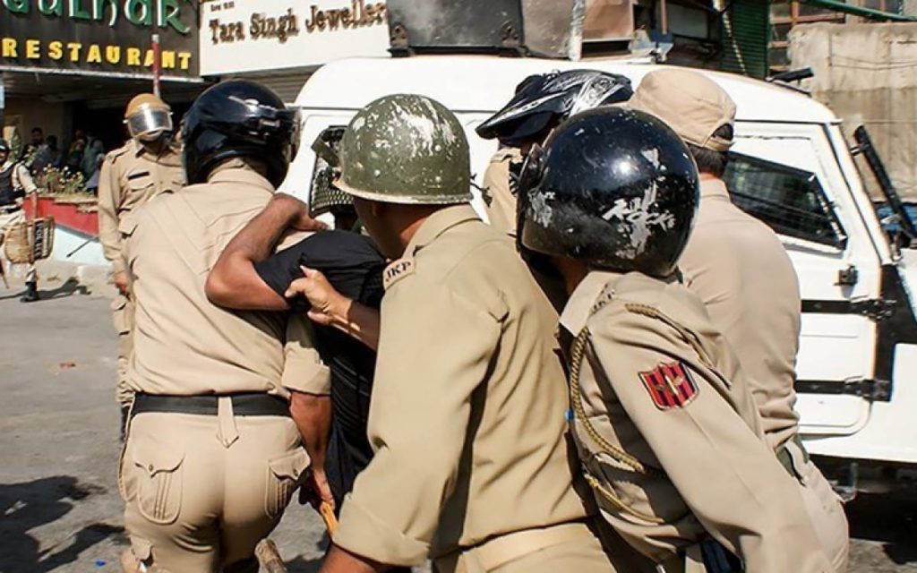 بھارتی پولیس مسلمانوں پرٹوٹ پڑی ،بہیمانہ تشدد