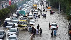 کراچی میں بارش،سڑکوں پرکئی فٹ پانی جمع ،نالے اُبل پڑے،بجلی غائب