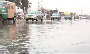 کراچی میں بارش نے انتظامی دعووں کی قلعی کھول دی