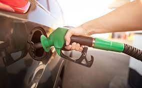 حکومت نے پیٹرول کی قیمت ڈیڑھ روپے فی لیٹرتک کم کردی
