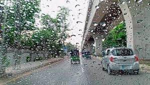 کراچی میں بارش، سڑکوں پر پانی جمع، بجلی معطل
