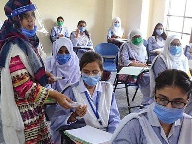 سندھ میں 12 سال کے طلبہ کی کورونا ویکسی نیشن بھی لازمی قرار