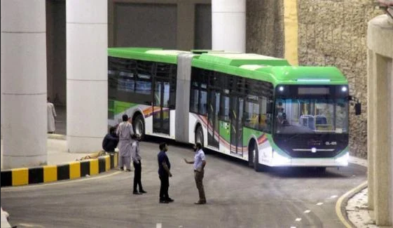 کراچی گرین لائن بس سے گھنٹوں کا سفر منٹوں میں طے ہونے لگا