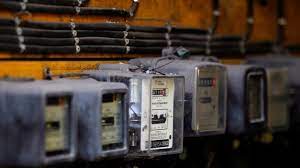 عوام پر بجلی کا بم گرا دیا گیا ، قیمت میں پونے پانچ روپے فی یونٹ اضافہ