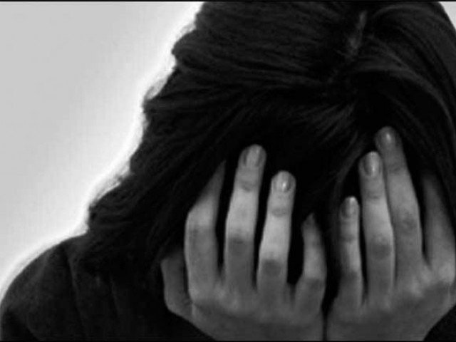 جناح اسپتال کالونی میں پولیس اہلکار کی لڑکی سے مبینہ زیادتی
