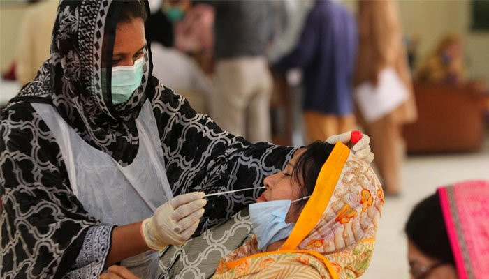 کورونا وائرس کیسز کی شرح 11فیصد سے تجاوز ،کراچی میں اومیکرون کے پھیلائوکاخدشہ