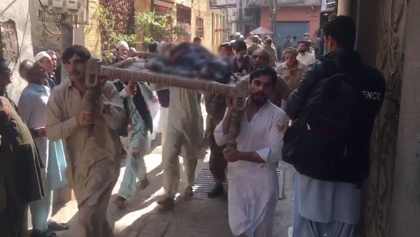 پشاور،جامع مسجد میں خود کش دھماکا،30 افراد شہید، 50 زخمی