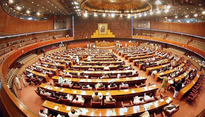 قومی اسمبلی کا اجلاس تحریک عدم اعتماد پر بحث کے بغیر اتوار تک ملتوی