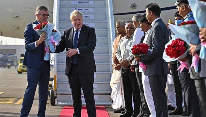 برطانوی وزیر اعظم بورس جانسن  بھارت کے دورے پر گجرات پہنچ گئے