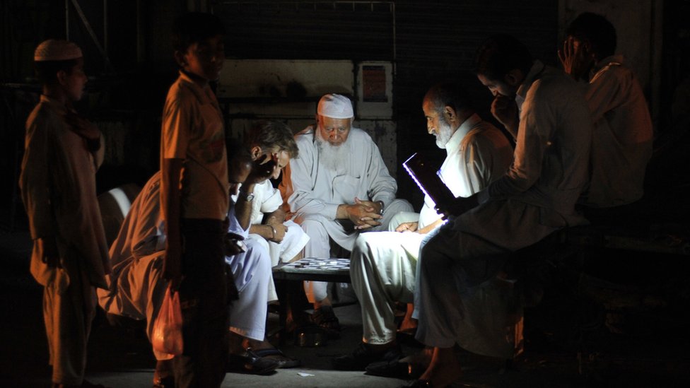 مختلف علاقوں میں 12 گھنٹے سے زائد بجلی بند، شہری بے حال