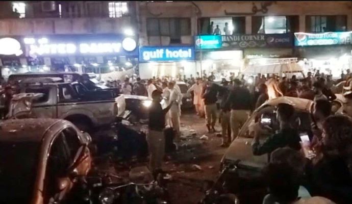 کراچی صدردھماکا، دہشت گردسائیکل کھڑی کرکے ہوٹل میں گیا