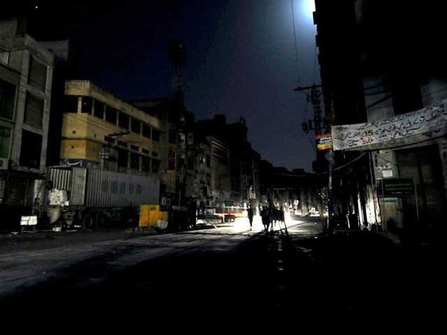 کراچی میں بجلی کابحران جاری ، کئی علاقے 36 گھنٹے سے اندھیرے کاشکار