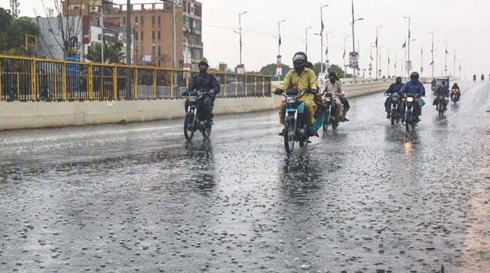 کراچی میں آندھی کے ساتھ موسلادھار بارش کاامکان،الرٹ جاری