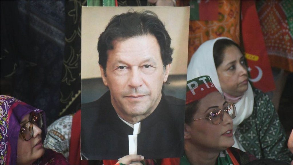 خاتون جج کودھمکی،عمران خان کے خلاف توہین عدالت کی کارروائی کافیصلہ