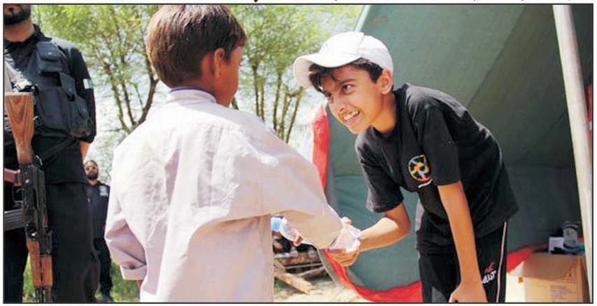 کراچی کا 13 سالہ بچہ سیلاب زدگان کی امداد کیلئے مثال بن گیا