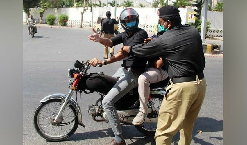 کراچی سمیت سندھ بھر میں موٹر سائیکل کی ڈبل سواری پر پابندی