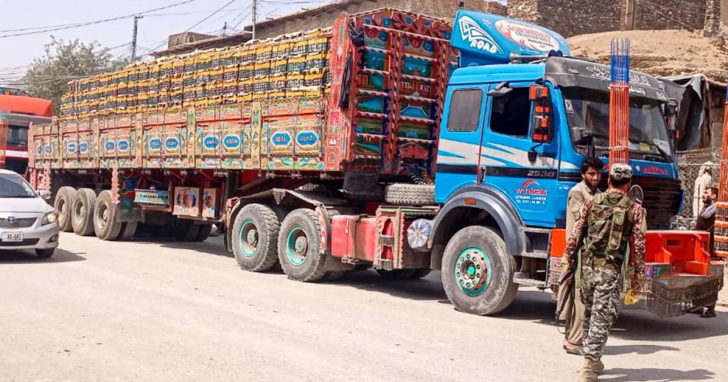افغانستان سے آئے سینکڑوں ٹرک واپس کابل چلے گئے