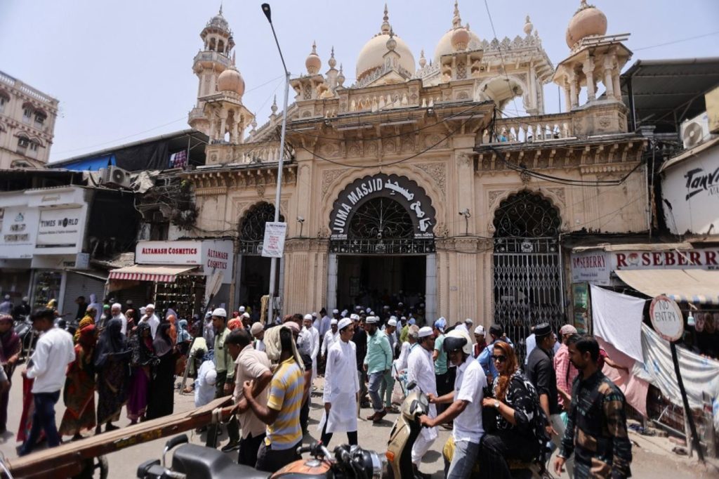 بھارت میں ایک اور مسجدپرقبضے کی تیاریاں انتہاء پسند ہندوتاریخی مسجد کو مندربنانے پرتُل گئے