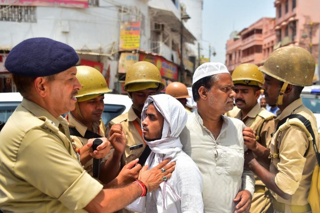 بھارت کی 13 ریاستوں میں مسلمانوں کے خلاف کریک ڈاؤن ، 100سے زائد گرفتار