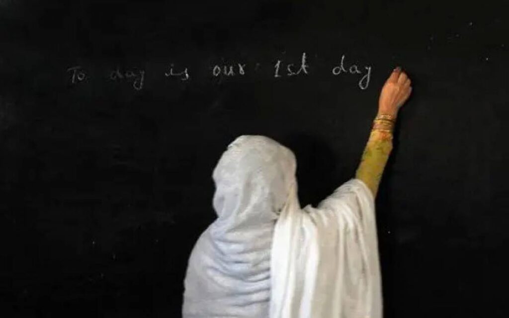 جعلی دستاویزات کا انکشاف: محکمہ تعلیم سندھ نے 78 اساتذہ کی تنخواہیں روک لیں