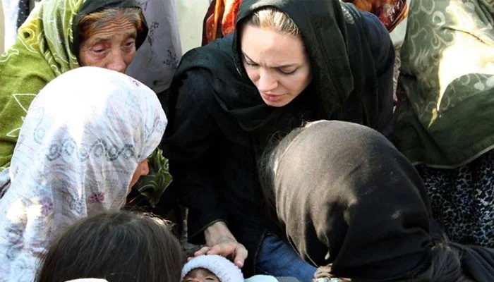 انجلینا جولی سیلاب متاثرین کی مدد کیلئے پاکستان پہنچ گئیں