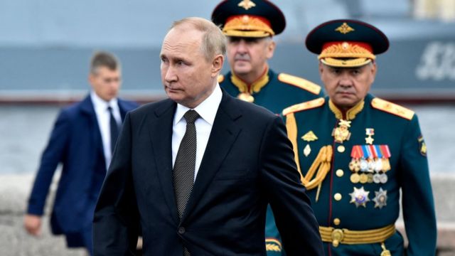 روس پھر دوسرے ملکوں میں سیاسی مداخلت کرنے لگا