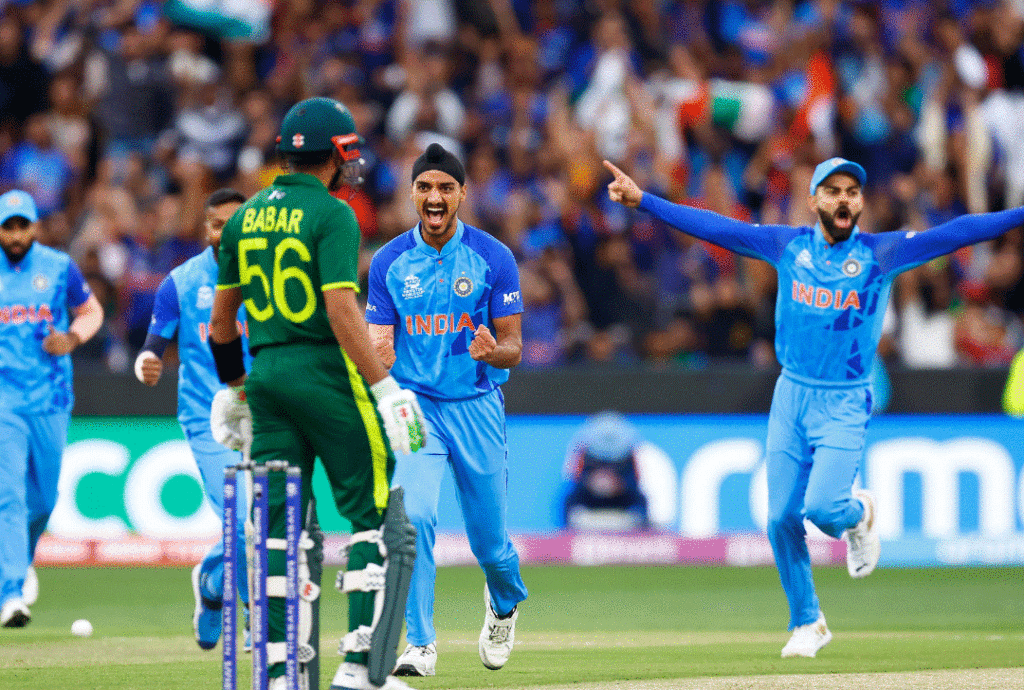 ٹی 20 ورلڈ کپ، سنسنی خیز مقابلے کے بعد بھارت نے پاکستان کو شکست دیدی