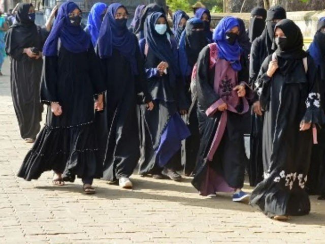 کرناٹک کے تعلیمی اداروں میں حجاب پر پابندی: بھارتی سپریم کورٹ کا بینچ متفقہ فیصلہ سنانے میں ناکام