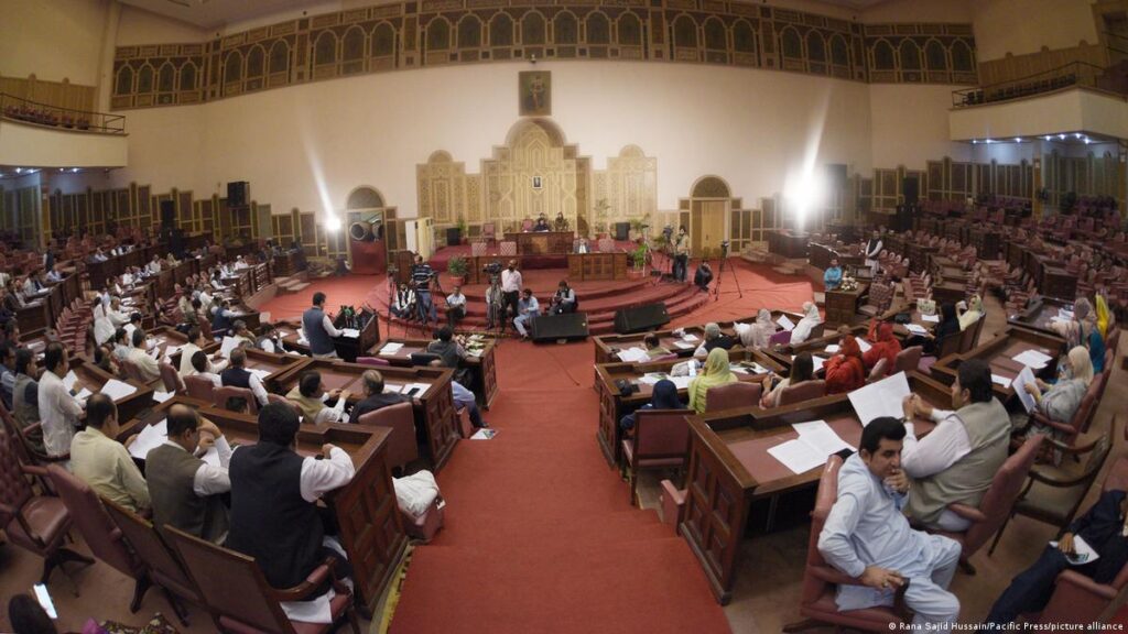 پنجاب میں ان ہاؤس تبدیلی ن لیگ کا خواب ، آئینی و قانونی مشکلات راستے میں حائل