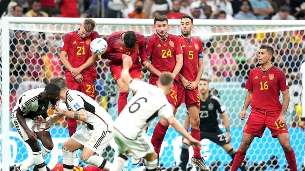 فیفا ورلڈ کپ، جرمنی کا اسپین کے ساتھ میچ ایک ایک گول سے برابر
