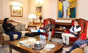 پاک انگلینڈ راولپنڈی ٹیسٹ دھرنے سے متاثر نہیں ہوگا، عمران خان کی یقین دہانی