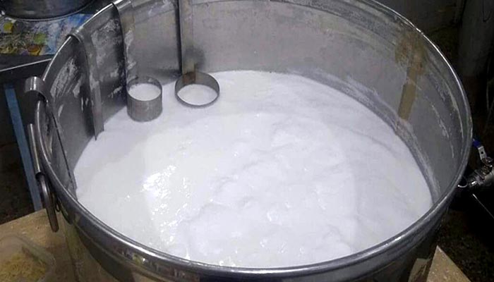 کراچی میں دودھ کی فی لیٹر قیمت میں اضافے کا امکان