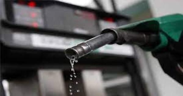 زرمبادلہ میں کمی، ملک میں پیٹرول کا اسٹاک انتہائی کم رہ گیا