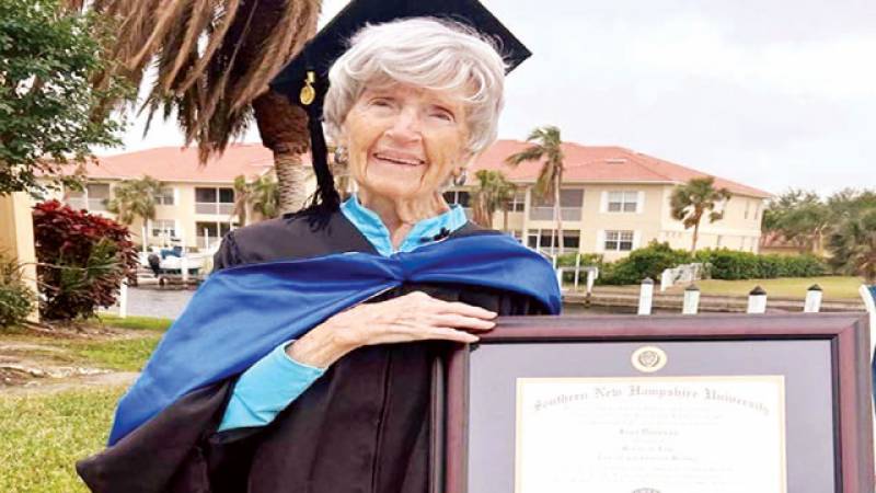 امریکی خاتون نے 89 سال کی عمر میں ماسٹرزکر لیا