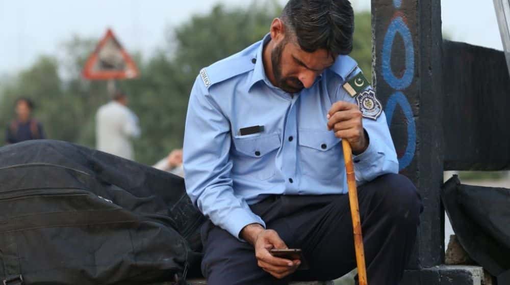 اسلام آباد پولیس اہلکاروں کے لیے موبائل فون کا استعمال ممنوع قرار