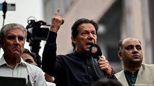 عمران خان کا فروری کے پہلے ہفتے سڑکوں پر  آنے کا فیصلہ