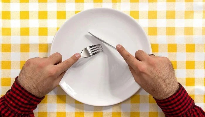 دن میں ایک وقت کا کھانا چھوڑنے سے جسم پر تباہ کن اثرات پڑنے کا خطرہ ہے، امریکی تحقیق