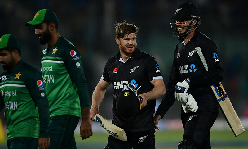 نیوزی لینڈ نے تیسرے میچ میں پاکستان کو دو وکٹ سے شکست دے کر سیریز جیت لی