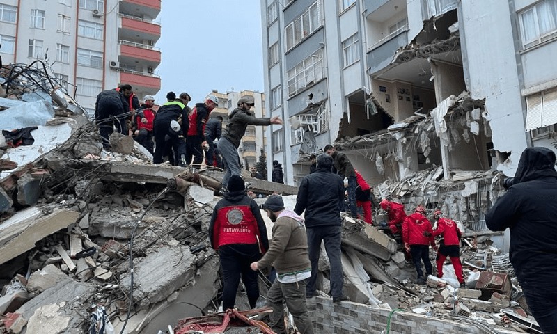 زلزلے سے ہلاکتوں کی تعداد 50 ہزار سے متجاوز، ترکیہ میں گھروں کی تعمیر شروع