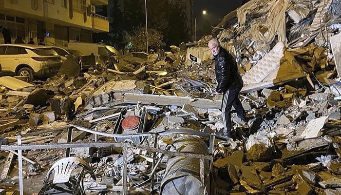 ترکیہ، شام میں زلزلے سے اموات 4 ہزار 372 تک پہنچ گئیں